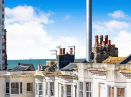 The i360 flat, penthouse, sea view, large private roof terrace, central Brighton 2 bedroom, up to 6 guests
