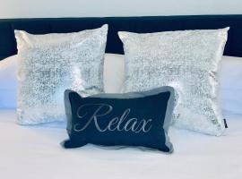 Resort Condo, Private Beach, Balcony with Water Views Bayside Retreat, хотел в Ръскин