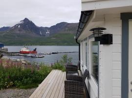 Captains Small House, glamping site in Hamneide