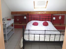 Gîtes "Les Framboisiers", hotel v destinaci Neufchateau