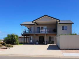 Agape Holiday Home with Pool table ,NBN Internet, hotel v destinaci Wallaroo