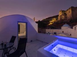 BlackStone Luxury Suites، فندق في Emporio Santorini