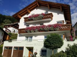 Gästehaus Walch, hotel cerca de Sattelboden, Fendels