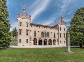 Castello di Thiene, hotel v destinaci Thiene