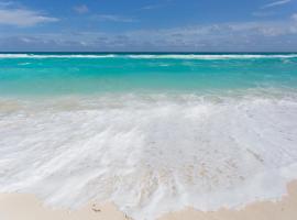 Large House - walking to beach - 10 guests!, hotelli kohteessa Cancún