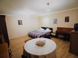 cozy and warm, hotell i nærheten av Didube T-banestasjon i Tbilisi City