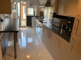 Serviced Accommodations, hotel v Lutonu