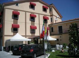 Hotel de Meis, hotel dengan parking di Capistrello