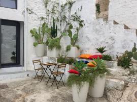 Ostuni dans le vieux bourg, maison sur la Piazzetta, apartement sihtkohas Ostuni