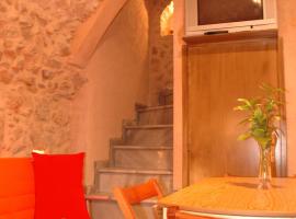 Stoneapartments, Γ ΚΩΣΤΑΛΟΣ ΚΑΙ ΣΙΑ ΟΕ, hotel dicht bij: Klooster van Kournas, Avgonyma