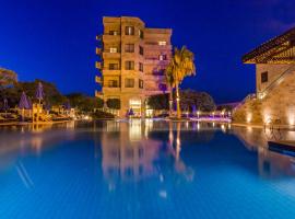 Ramada Resort Dead Sea, hotel in Sowayma