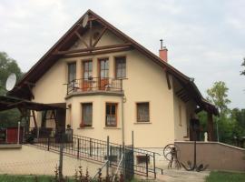 Cosy rooms on the lake near Budapest and the Airport, bed & breakfast kohteessa Isaszeg
