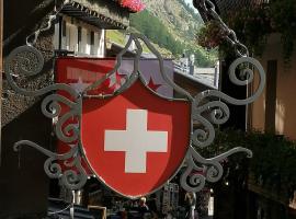 Petit Helvetia Budget Hotel, hotell i Zermatt