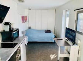 Villa Florian, Bed & Breakfast in Neuilly-Plaisance