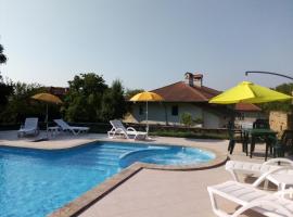 Villa Manoya, hotel s parkiralištem u gradu 'Manoya'