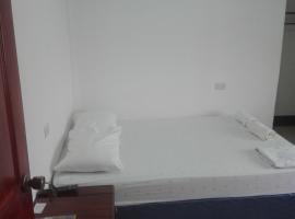 Hostal Don Frank, отель типа «постель и завтрак» в городе Сан-Карлос