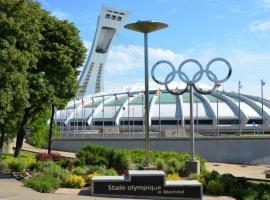 HoMa Homestay Hostal by Olympic Stadium!, hótel í Montréal