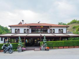 Zlaten Rozhen Family Hotel- Monument of Cultural Significance, hotel en Rozhen