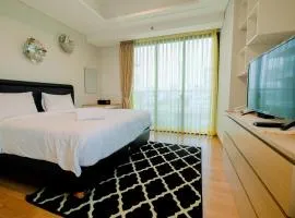 Monas View Studio Apartment at Capitol Suites By Travelio