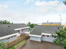 8 person holiday home in Glesborg, hotel v destinaci Fjellerup