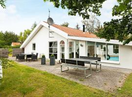 8 person holiday home in Ebeltoft, hotel in Ebeltoft