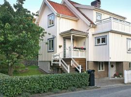 4 person holiday home in Sk rhamn、ハールハムのコテージ