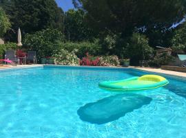 LANQUEDOC VILLA - L'AMANDIER, hotel with parking in Cazouls-d Herault