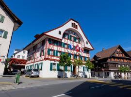 Hotel Bären, hotel con estacionamiento en Rothenburg