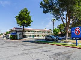 Motel 6-Barstow, CA、バーストーのホテル