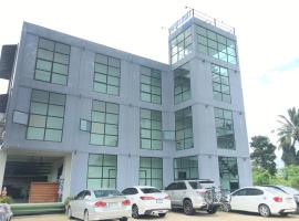 Nava Tara Resort, motel ở Takua Pa