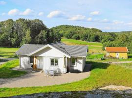 5 person holiday home in LJUNGSKILE, hotel pre rodiny v destinácii Ljungskile