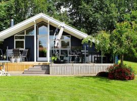 8 person holiday home in Juelsminde, casa o chalet en Sønderby