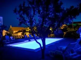 Vacation house near sea & beaches with HEATED POOL & BBQ