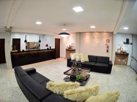 TOPÁZIO IMPERIAL HOTEL, hotel v destinaci Itaúna