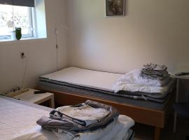 Commuter room for one or two people, pension in Munkebo