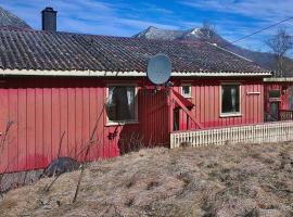 Three-Bedroom Holiday home in Halsanaustan, feriehus i Korsnes