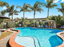 Waipu Cove Resort, hotel con pileta en Waipu