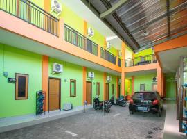 RedDoorz near Kejaksan Station Cirebon 2، فندق في تْشيريبون