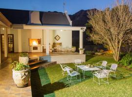 Blue Lily Retreat, hotel near Groot Swartberg Nature Reserve, Matjiesrivier