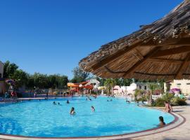 Camping Officiel Siblu Les Sables du Midi, hotel bintang 4 di Valras-Plage