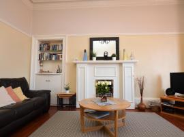 Sebright Holiday Apartment, hotel in Dunoon