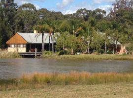 Peppers Creek Accommodation, country house in Pokolbin