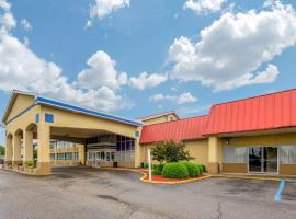 Econo Lodge Inn & Suites Triadelphia - Wheeling, hotel poblíž Washington County Airport - WSG, Triadelphia