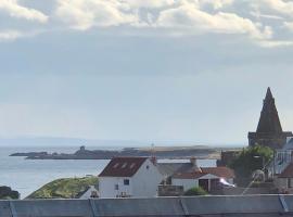 reflections luxury modern accommodation, hotel in Saint Monance