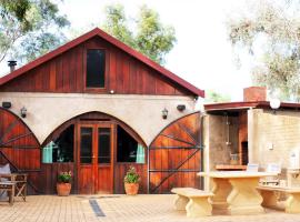 Outback Cellar & Country Cottage, hotel di Dubbo