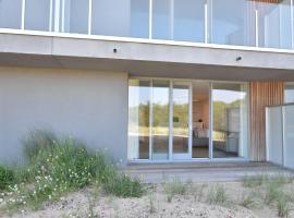 luxury apartment right by the sea, luksushotel i De Panne