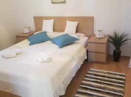 Apartment DIANA - Great Location, Cosy 2 Bedroom, 2 Bathroom apt, hotel in Kukljica