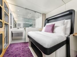 YOTELAIR Amsterdam Schiphol Transit Hotel, hôtel à Schiphol