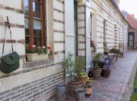 Les chambres des Demoiselles, hotel dengan parking di Beauval