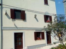 Apartment Castel, hotel di Bale